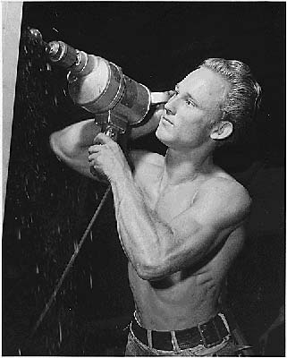 wwiiguy-a.jpg (24224 bytes)